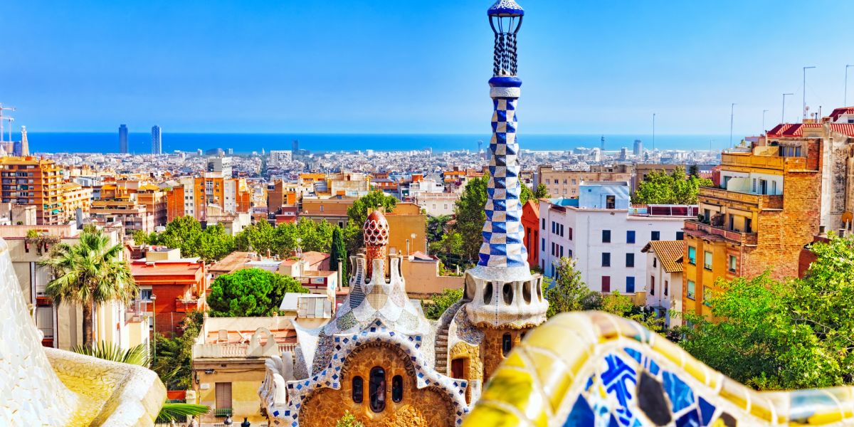 Barcelona Landschaft mit bunten Dächern